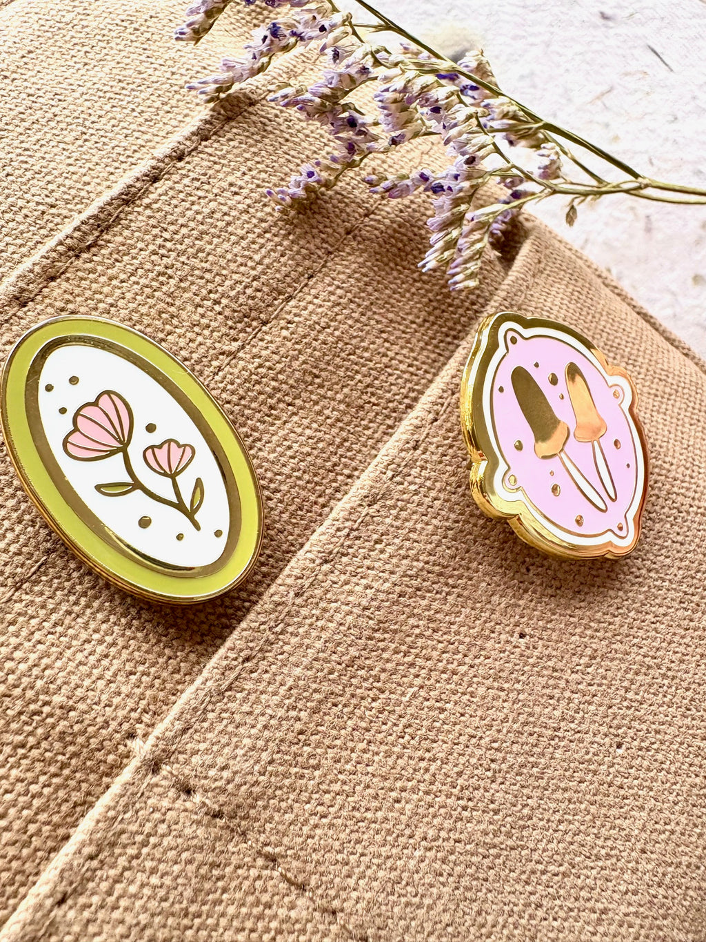 Enamel pin Flowers