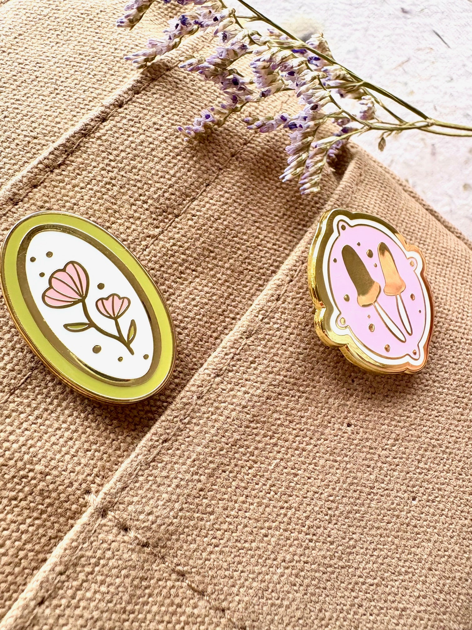 Enamel pin Flowers