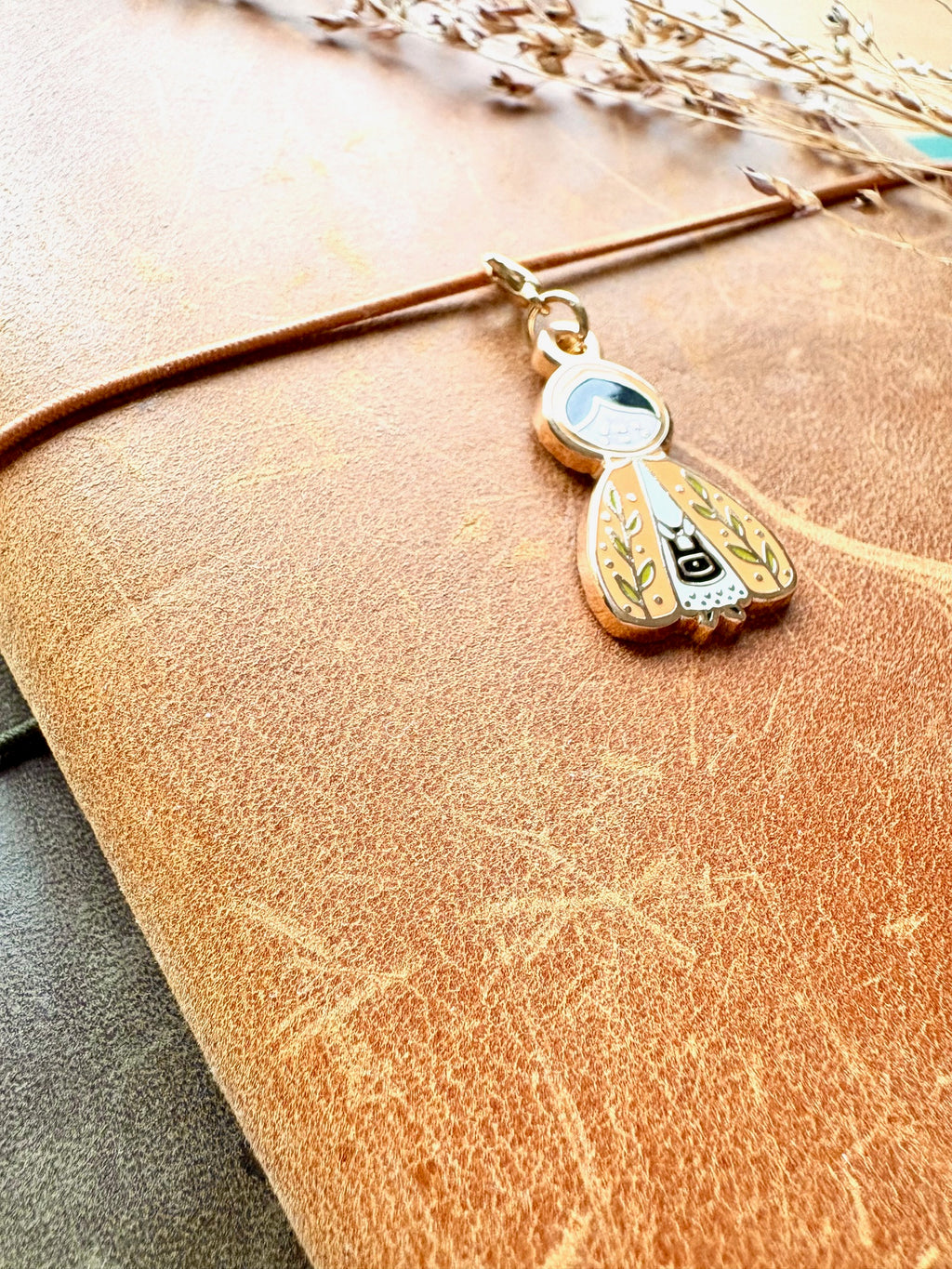 Enamel charm - Dotti girl