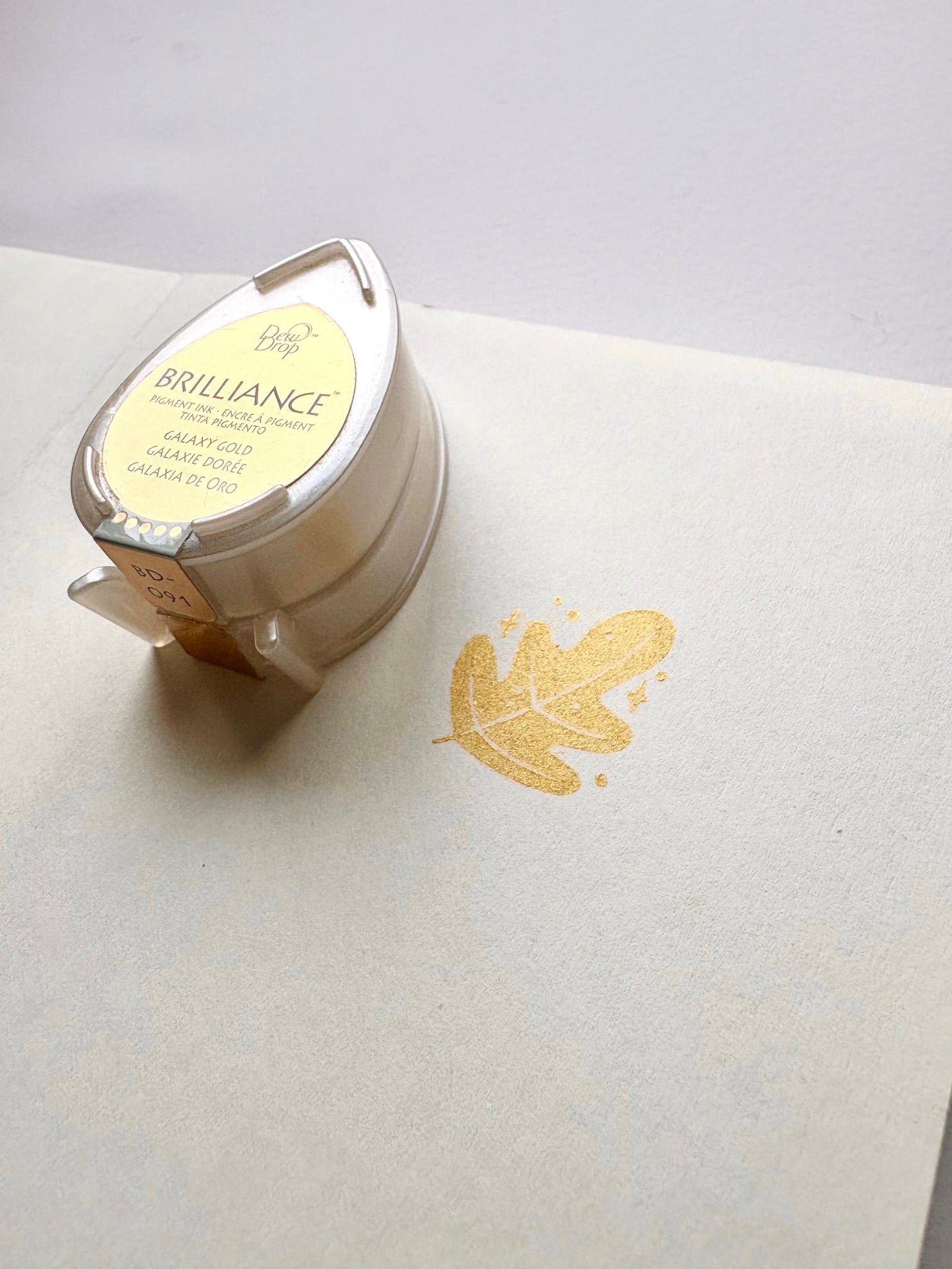 Tsukineko Brilliance - Galaxy Gold