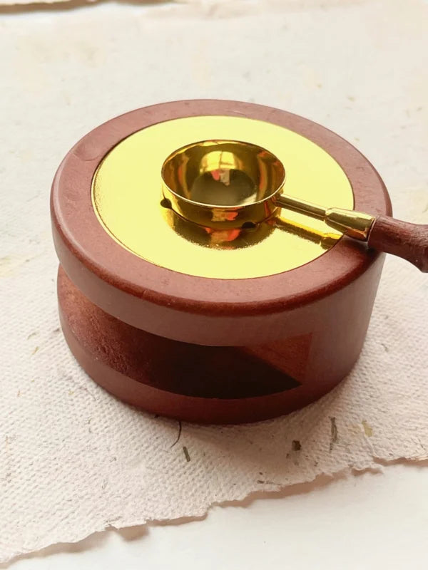 Oven for sealing wax stamps