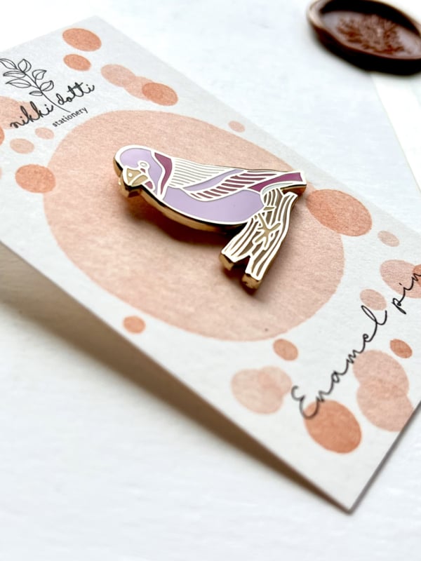 Enamel pin Finch